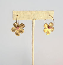Load image into Gallery viewer, Gold Filled Hoop Hammered Brass Flower Earrings - Pink