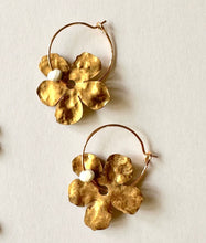 Load image into Gallery viewer, Gold Filled Hoop Hammered Brass Flower Earrings - White