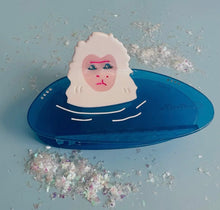 Load image into Gallery viewer, Snow Monkey - Hair Claw