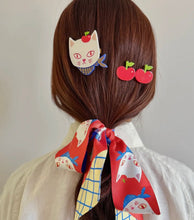 Load image into Gallery viewer, Apple Kitty Cat- Hair Clip