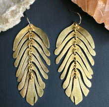 Load image into Gallery viewer, La Hoja Earrings