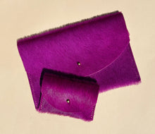 Load image into Gallery viewer, Cardholder - Fuchsia Hair On Hide
