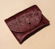 Load image into Gallery viewer, Cardholder - Plum Cowhide
