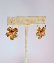 Load image into Gallery viewer, Gold Filled Hoop Hammered Brass Flower Earrings - Pink
