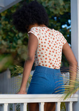 Load image into Gallery viewer, Scoop Ribsy Tee
