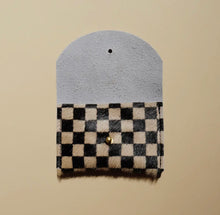 Load image into Gallery viewer, Cardholder- Tan Checkered

